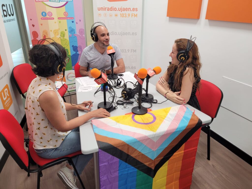 Beatriz Montes y María Aranda durante la entrevista en "Somos de Colores"