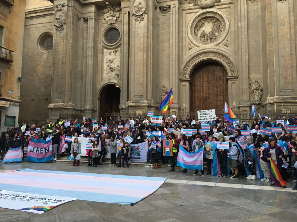 Concentración en Granada por una ley Trans sin recortes