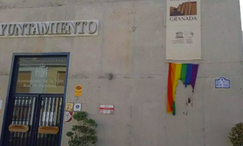 Queman una bandera LGTBI+ en el municipio granadino de Purullena