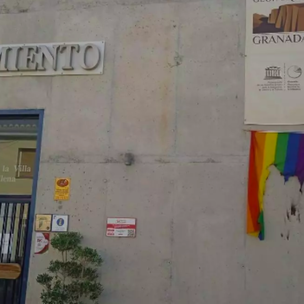 Queman una bandera LGTBI+ en el municipio granadino de Purullena