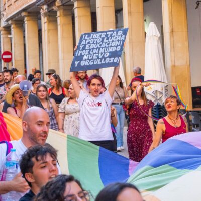 El asociacionismo LGTBIAQ+ denuncia las decisiones del PSOE que invisibilizan al colectivo